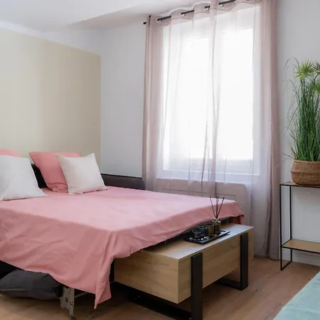 Escapade Au Port, Renove, Climatise Apartment